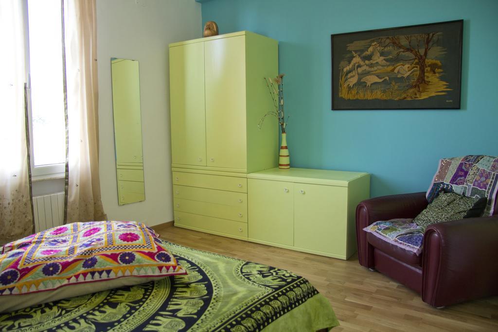 Laxmi Guesthouse B&B Janov Pokoj fotografie